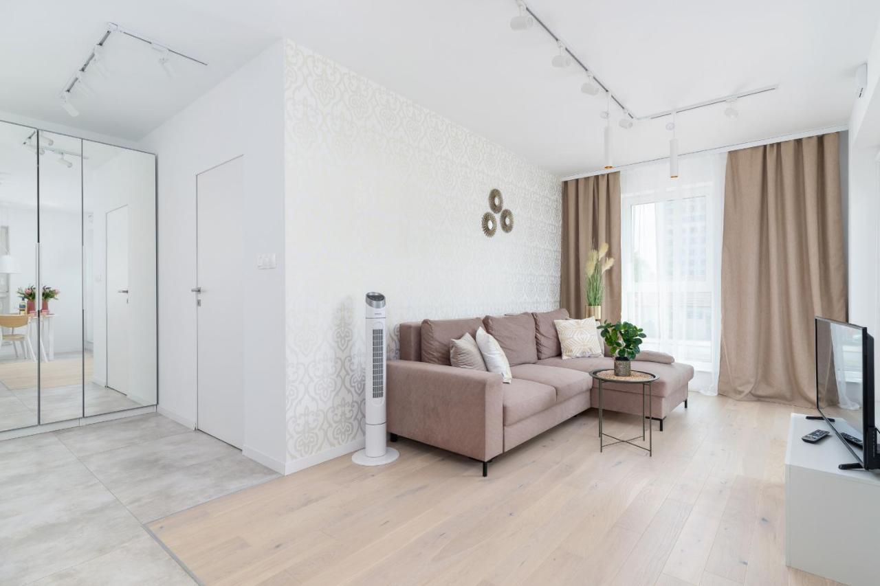 Apartment With Balcony & Parking Mogilska By Renters Prestige 크라쿠프 외부 사진
