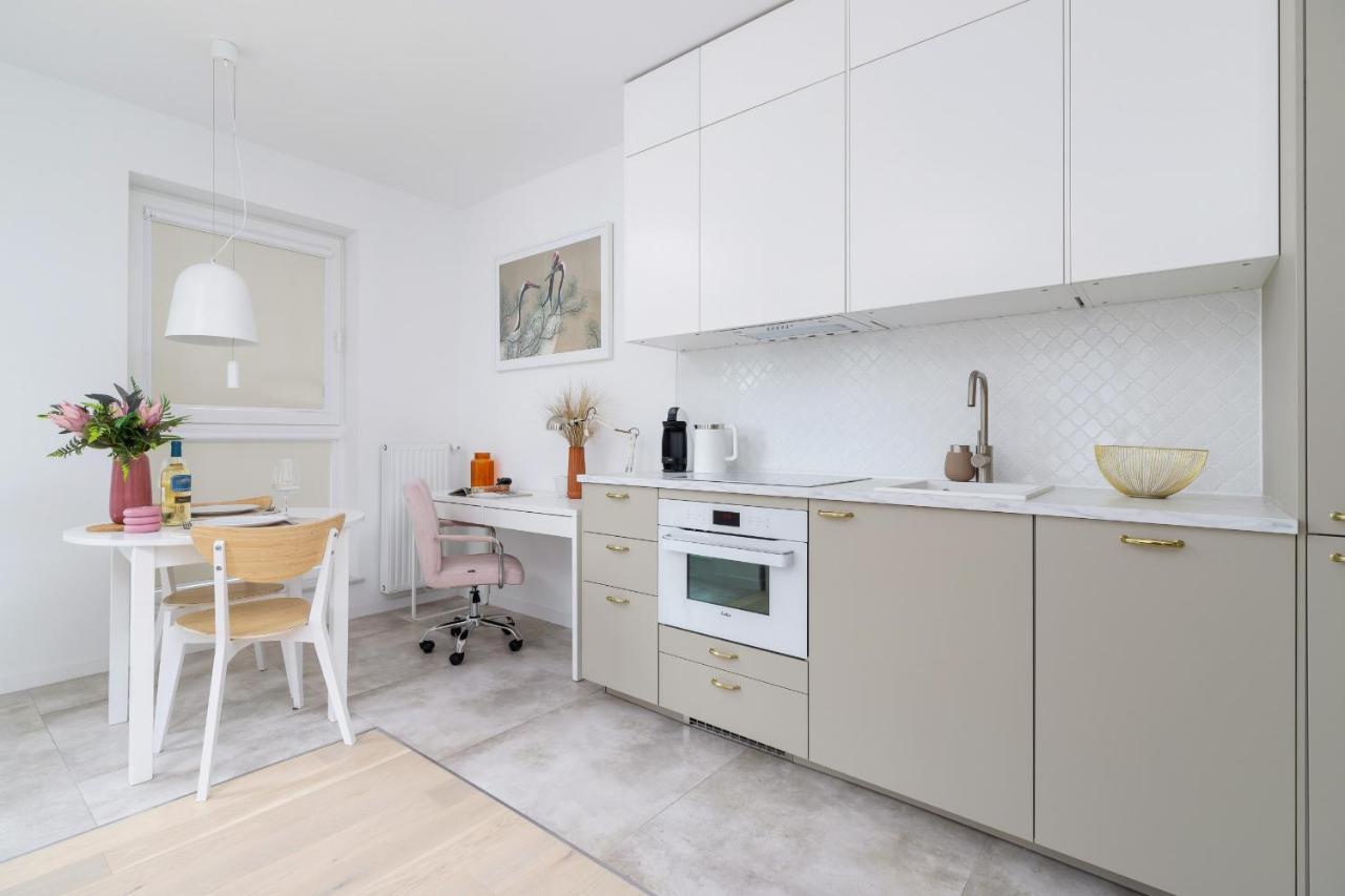 Apartment With Balcony & Parking Mogilska By Renters Prestige 크라쿠프 외부 사진