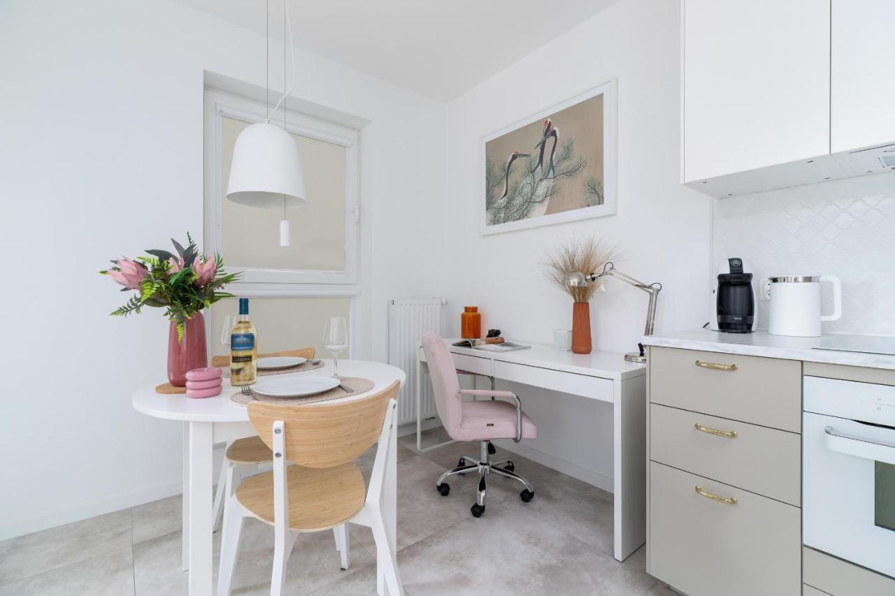 Apartment With Balcony & Parking Mogilska By Renters Prestige 크라쿠프 외부 사진