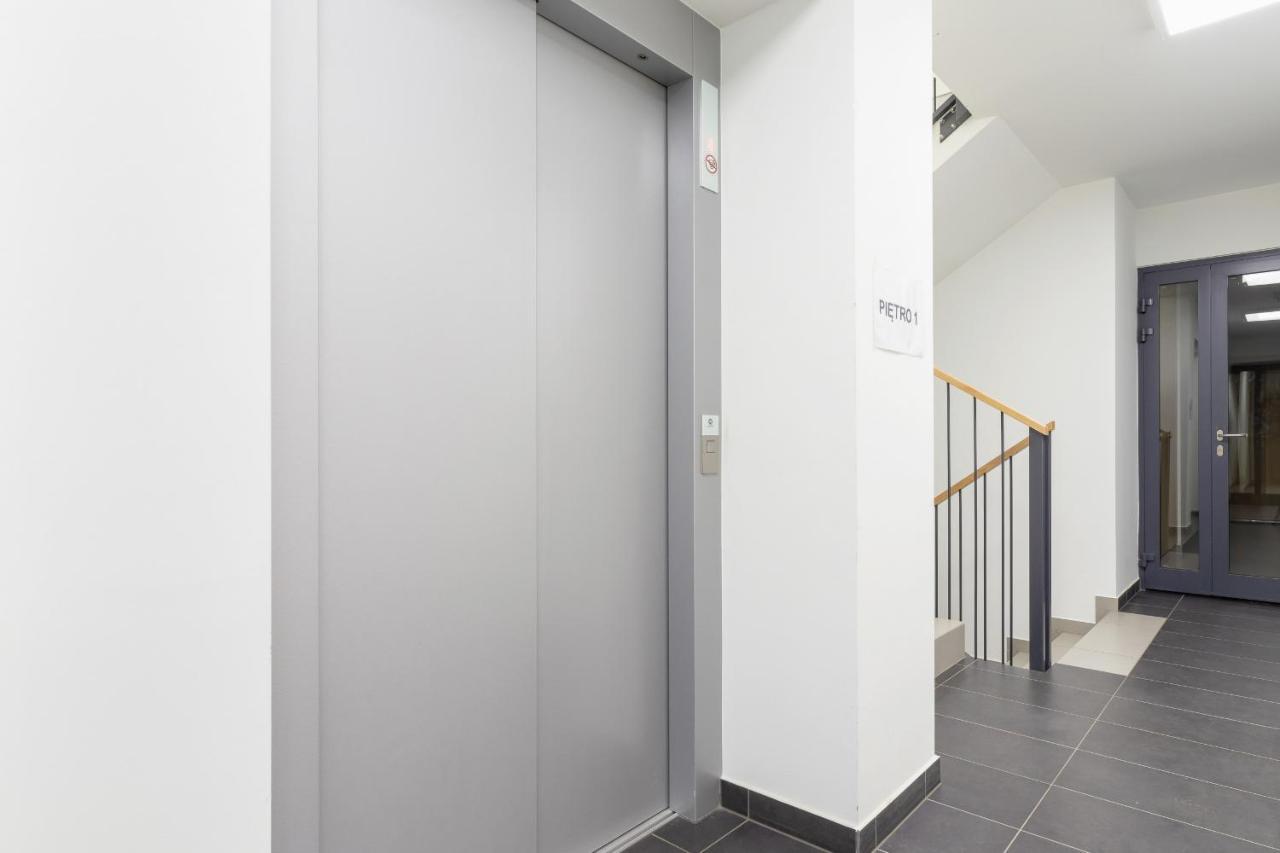 Apartment With Balcony & Parking Mogilska By Renters Prestige 크라쿠프 외부 사진